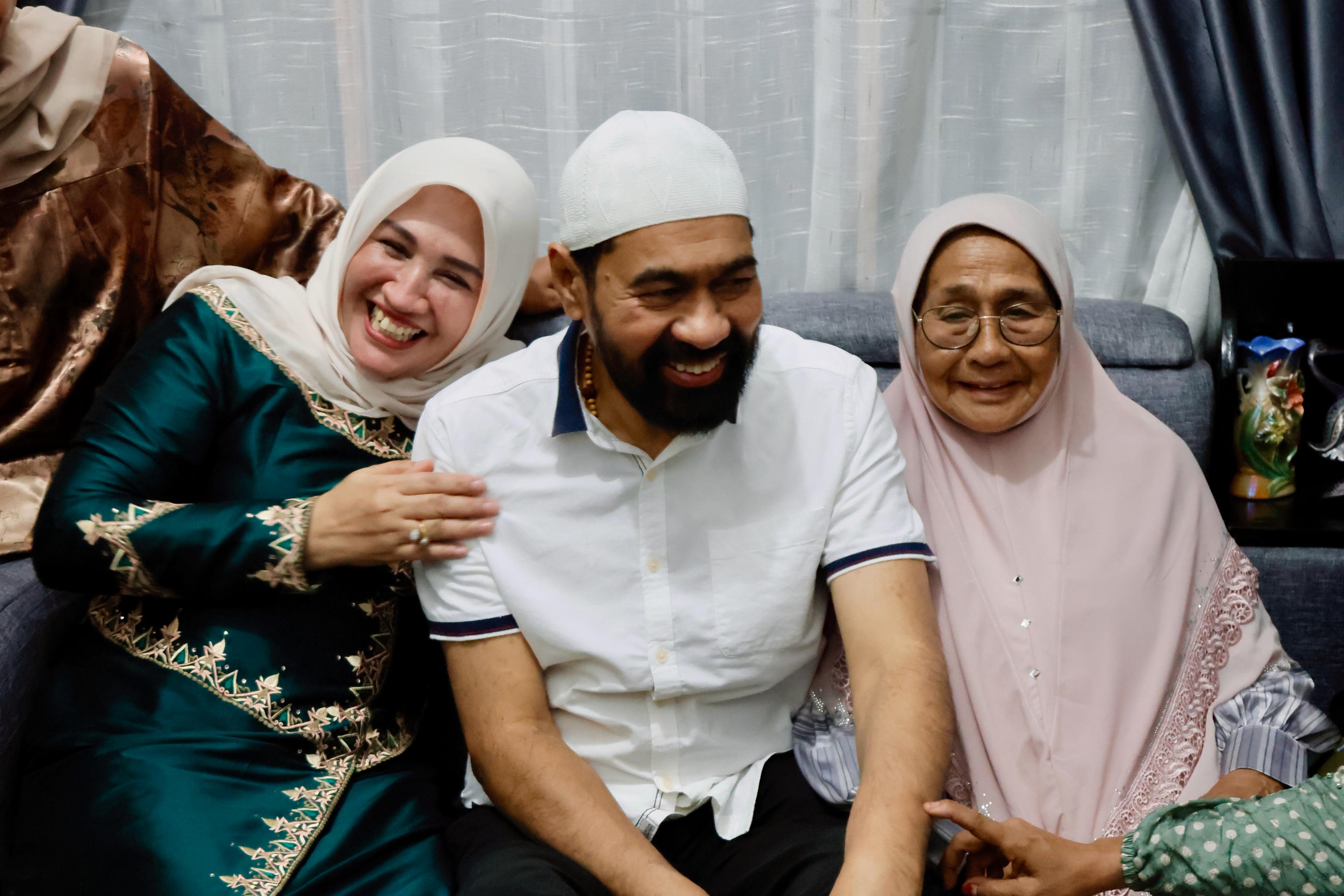 Kak Ana Tunjukkan Kemesraan Bersama Gubernur Mualem di Depan Mertua